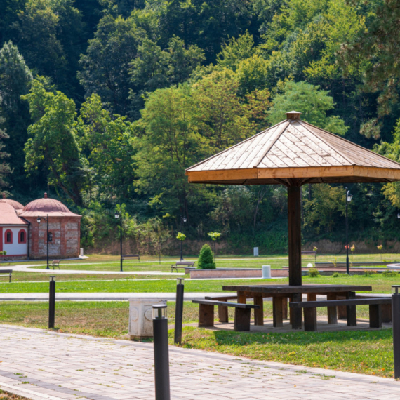 Ovo je jedna od najlekovitijih banja u Srbiji, u kojoj noćenje košta od 2.300 dinara