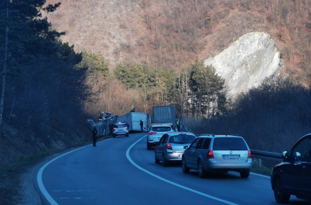 Sudar dva šlepera u kanjonu Morače: Saobraćaj prekinut