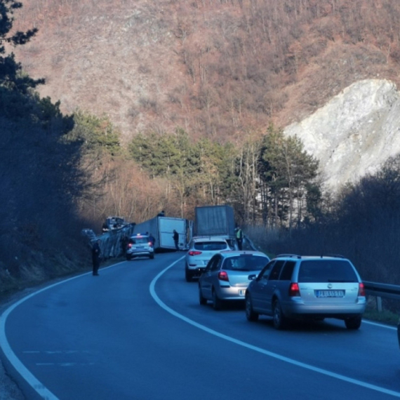 Sudar dva šlepera u kanjonu Morače: Saobraćaj prekinut