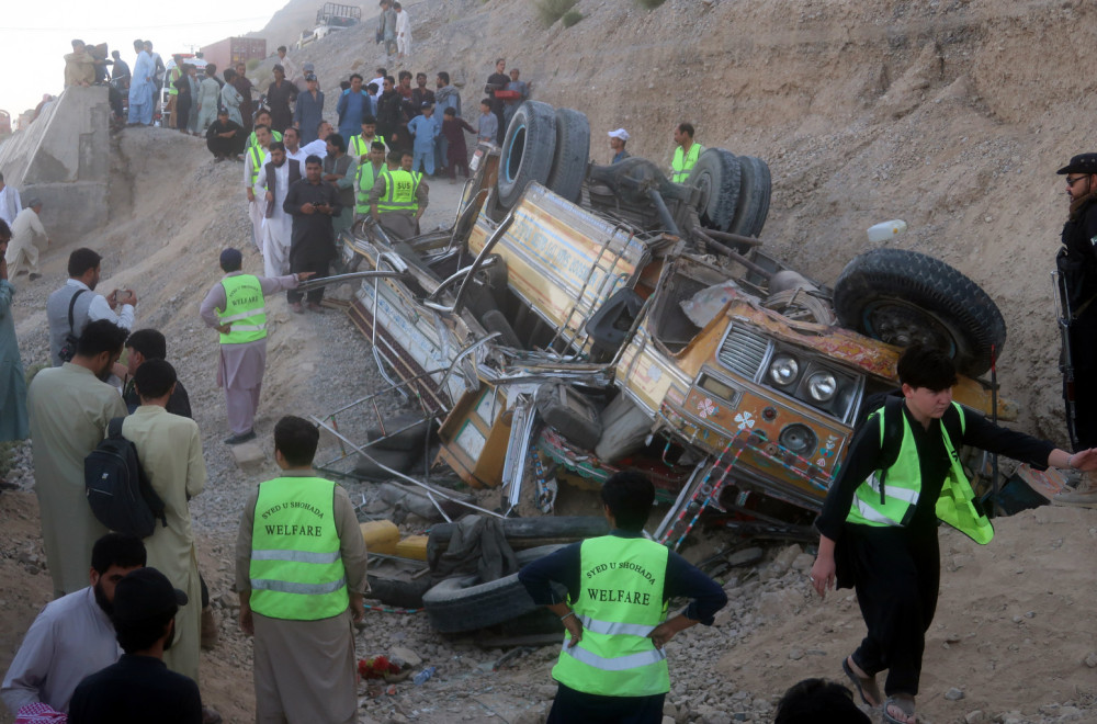 Tragedija u Pakistanu: Prevrnuo se autobus, ima mrtvih