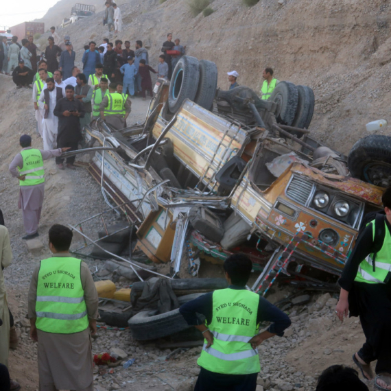 Tragedija u Pakistanu: Prevrnuo se autobus, ima mrtvih