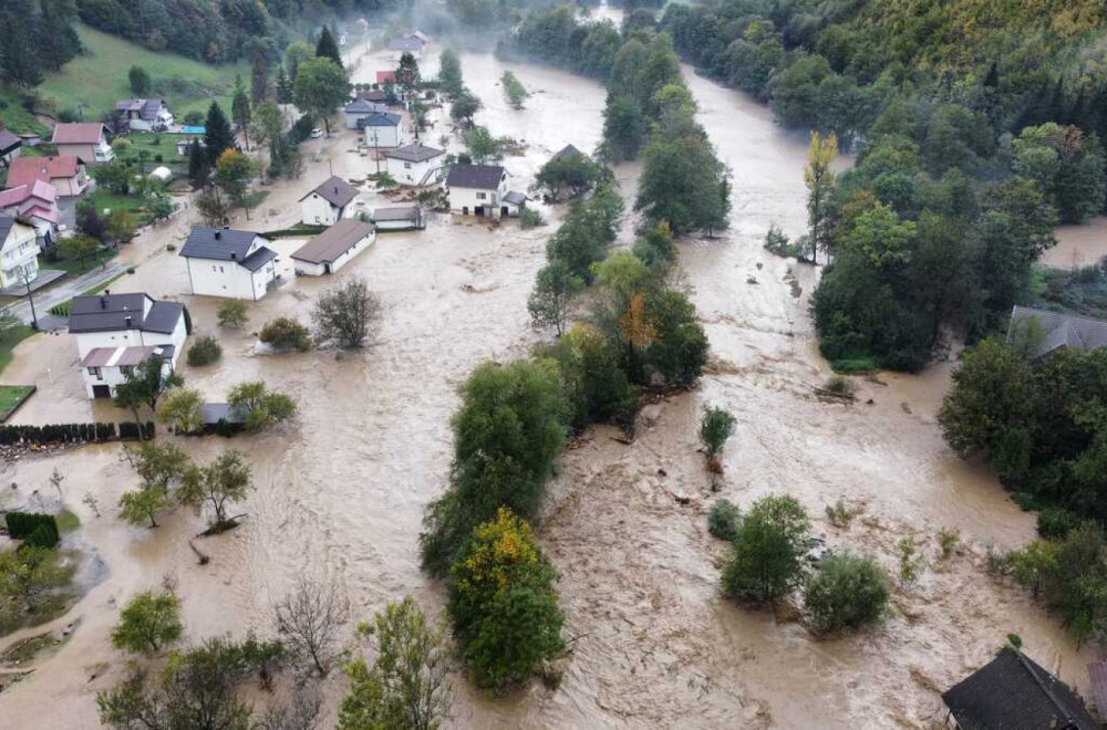 Jezive scene u Bosni i Hercegovini: Sve je pod vodom FOTO/VIDEO