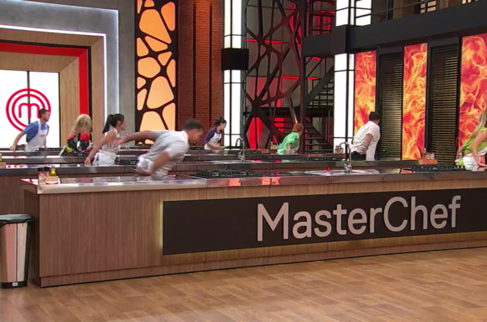 MasterChef Srbija: Ko brže posudi - njemu posuda