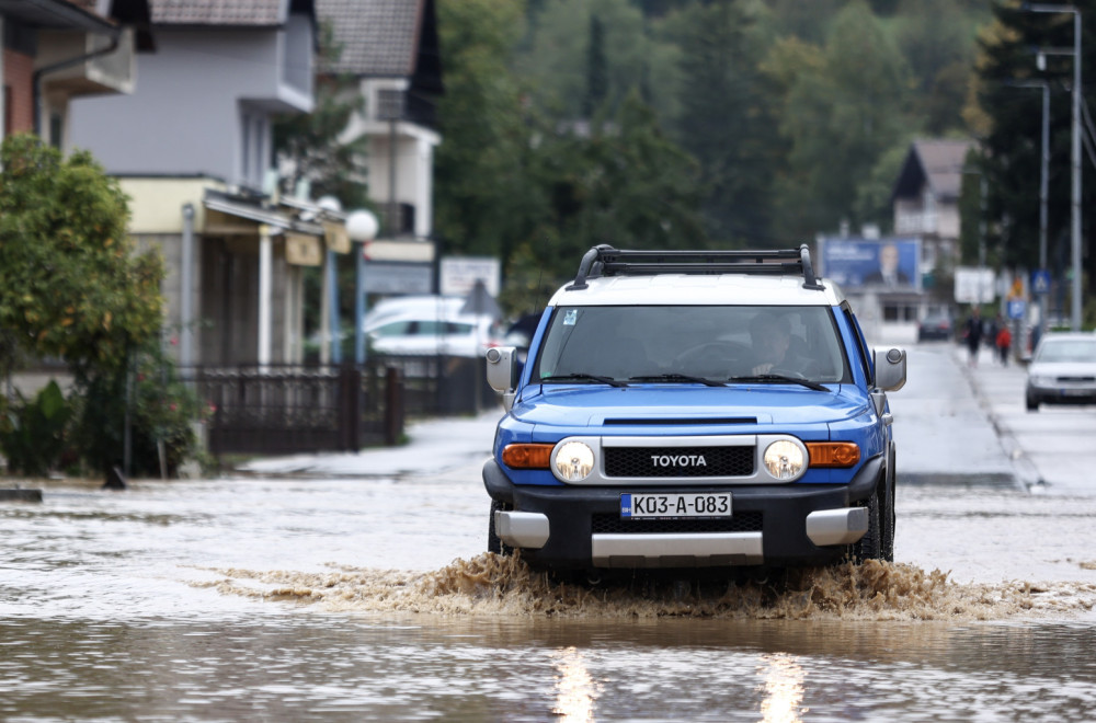 Pronađeno još jedno telo u BiH: Muškarac izvučen iz automobila