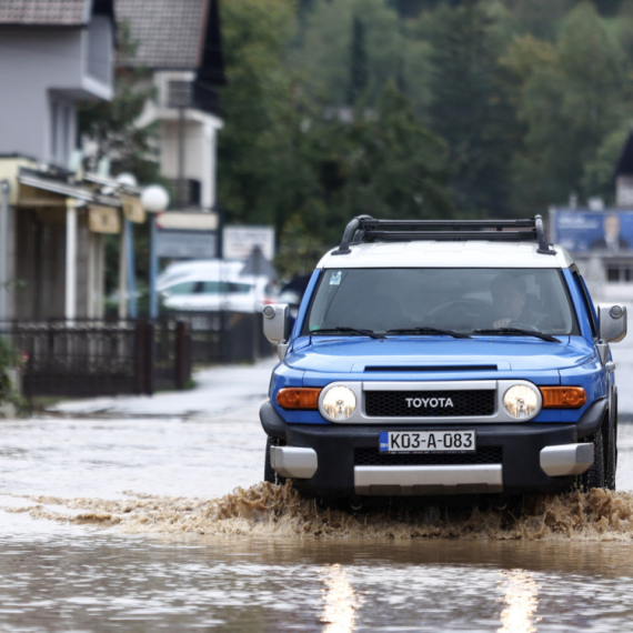 Pronađeno još jedno telo u BiH: Muškarac izvučen iz automobila