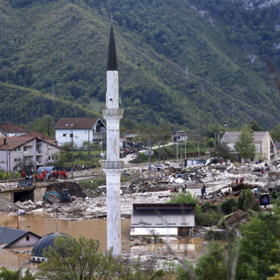 Tragedija u Jablanici: Bračni par je izgubio osam članova porodice, sami pronalazili tela