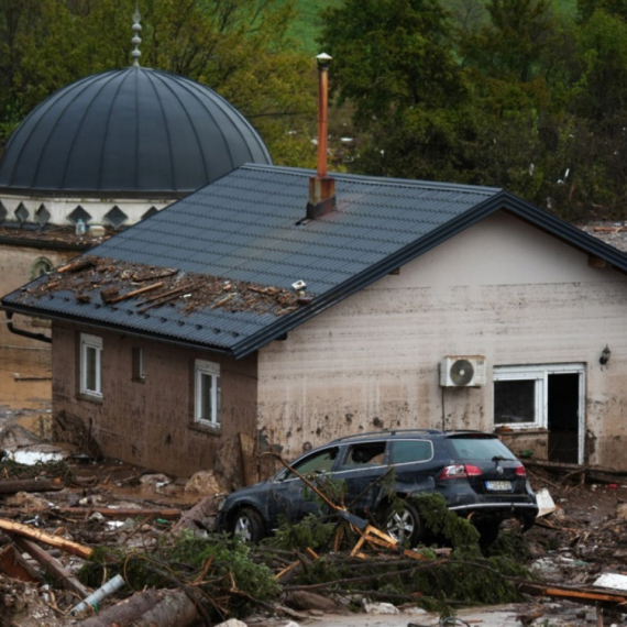 Razorena čitava mesta; Poginula trudnica; Spasioci golim rukama kopaju ruševine FOTO/VIDEO