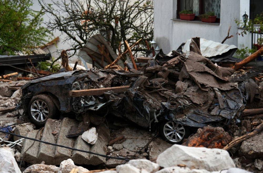 Prizor koji ledi krv u žilama: Kuće srušene do temelja, automobili isprevrtani VIDEO