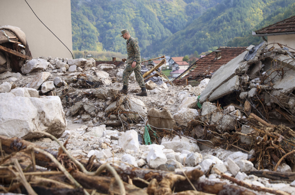 Pre i posle poplava: Jablanica je gotovo cela uništena FOTO