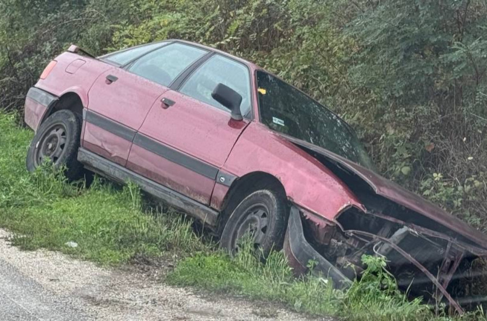 Izgubio kontrolu nad volanom, pa završio u kanalu