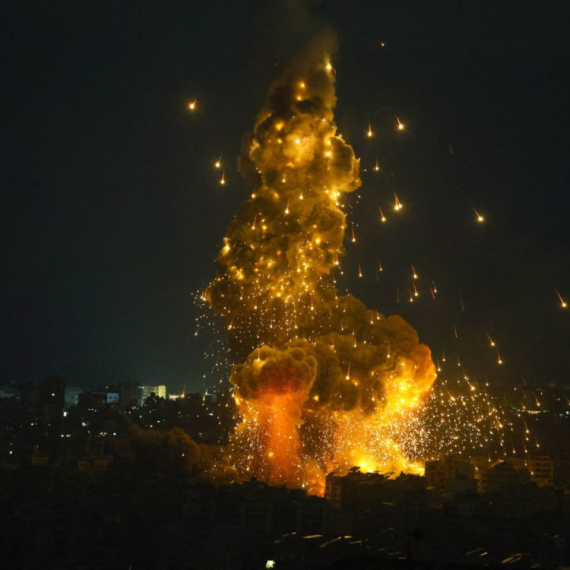 Odjekuju sirene; Izrael pod napadom; Uništen je