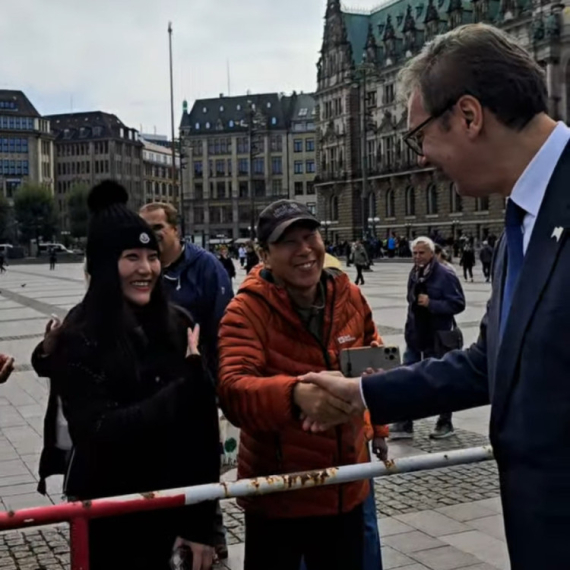 Vučić prošetao ulicama Hamburga: U pauzi između sastanaka... VIDEO