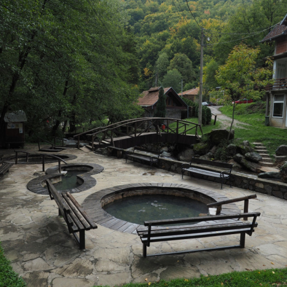 Ovo je banja sa najviše lekovitih izvora u Srbiji: U kupatilu kralja Milutina kupanje samo 500 dinara FOTO