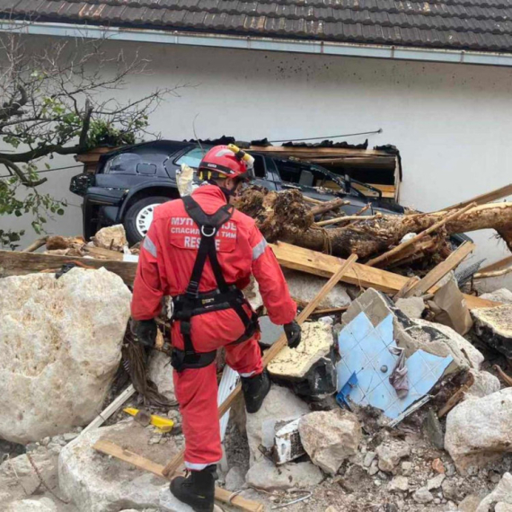 Srpski spasioci tragaju za nestalima u BiH: "Teške slike, kuće zbrisane sa lica zemlje" FOTO