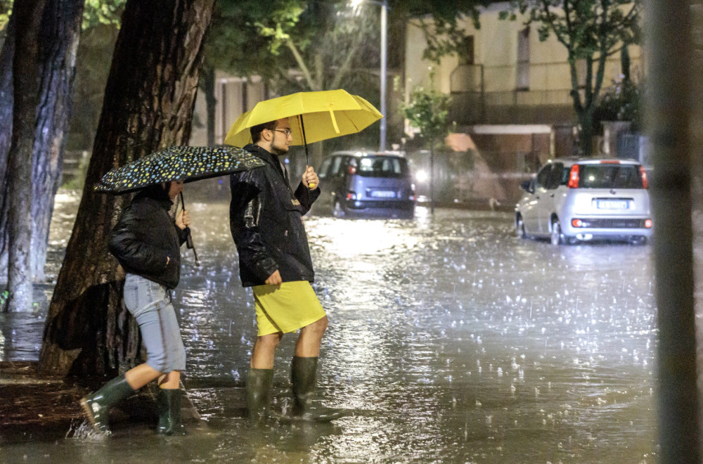 Raste strah u Italiji: Kiša pokrenula klizišta, kreću poplave VIDEO