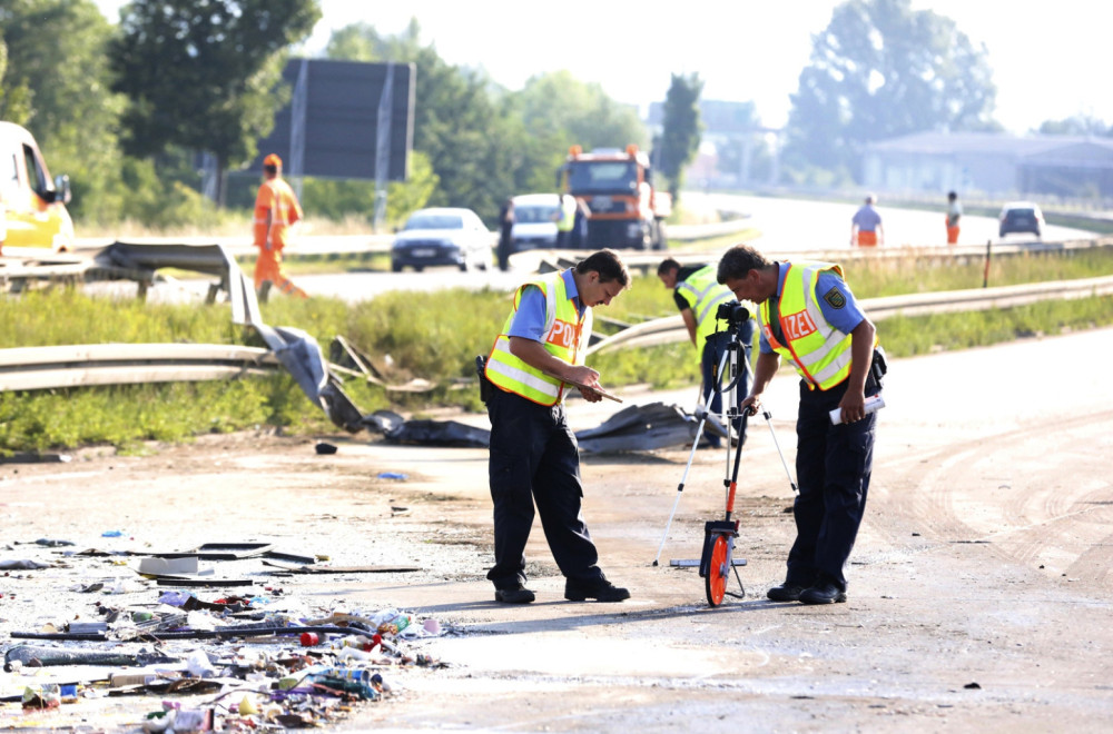 Sudar dva autobusa: Čak 50 ljudi povređeno FOTO/VIDEO