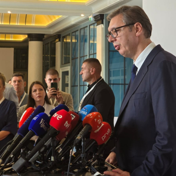 Vučić iz Tivta: Gradimo dobre odnose, ali nećemo biti džak za udaranje; Srbija se nije ogrešila o CG FOTO