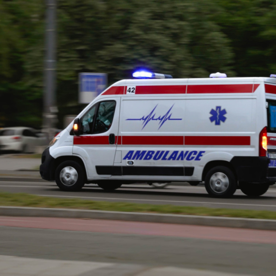 Užas u Beogradu: Autobus ženi prešao preko nogu; Hitno prebačena u bolnicu FOTO