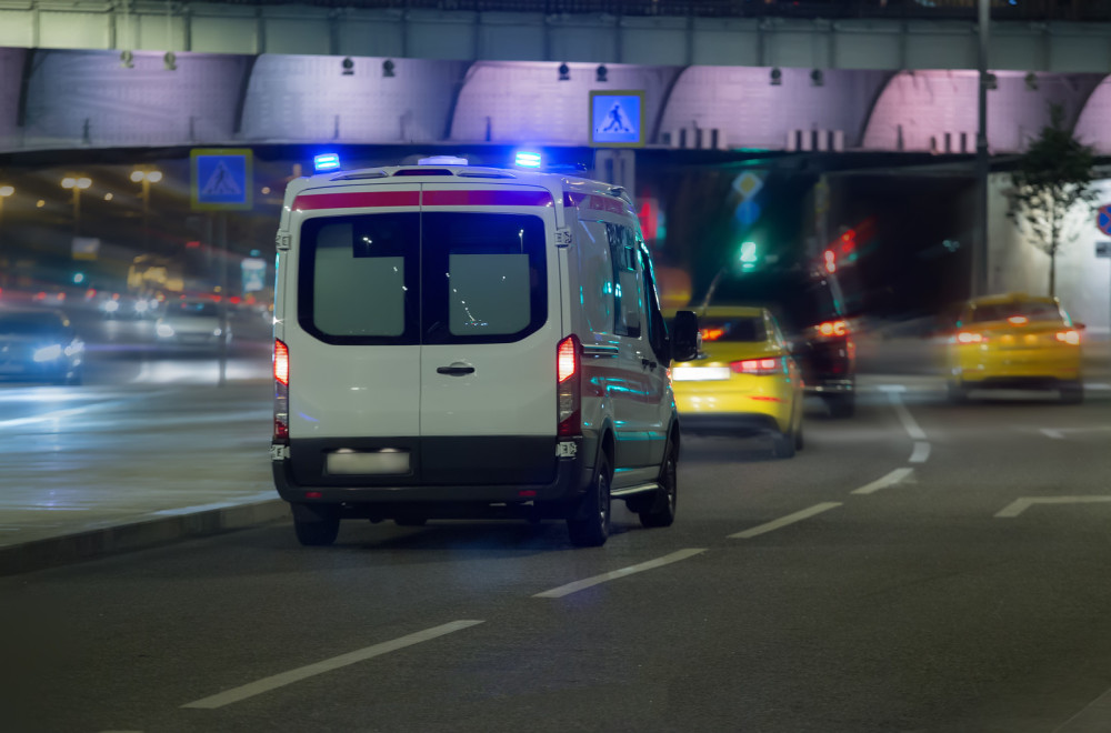 Žena izgubila kontrolu nad autom i sletela s puta: Poginuo devetogodišnji dečak