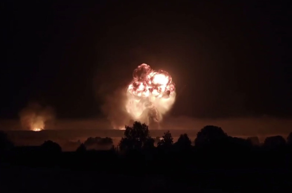 Ukraine attacked Russian airport: Buildings destroyed, powerful bombers decimated? VIDEO