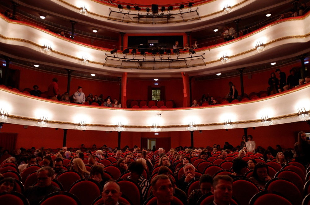 Kontroverzna opera izazvala haos: Ljudima pozlilo zbog eksplicitnih scena, reagovala hitna pomoć FOTO/VIDEO