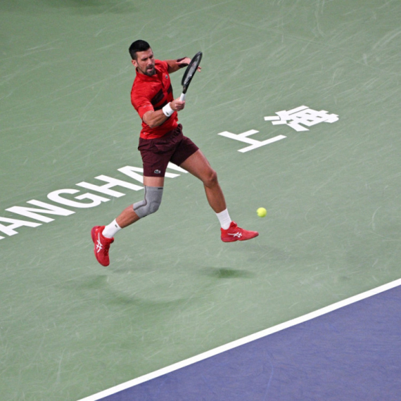 Novak jači od poletnog Čeha, uspavanih sudija i bola u kolenu: Srbin u polufinalu Šangaja!