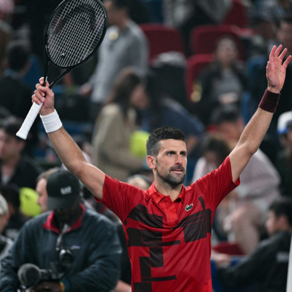 Novak jači od poletnog Čeha, uspavanih sudija i bola u kolenu: Srbin u polufinalu Šangaja!