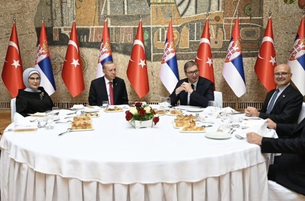 Vučić na ručku sa Erdoganom: "U nešto opuštenijoj atmosferi, uz srpske i turske specijalitete" FOTO