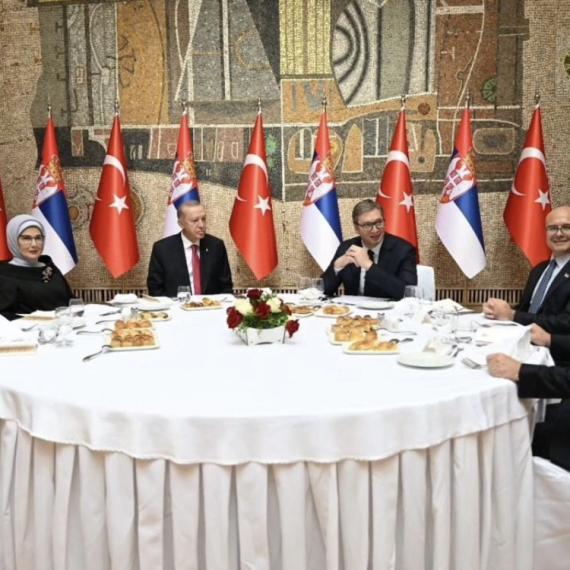 Vučić na ručku sa Erdoganom: "U nešto opuštenijoj atmosferi, uz srpske i turske specijalitete" FOTO