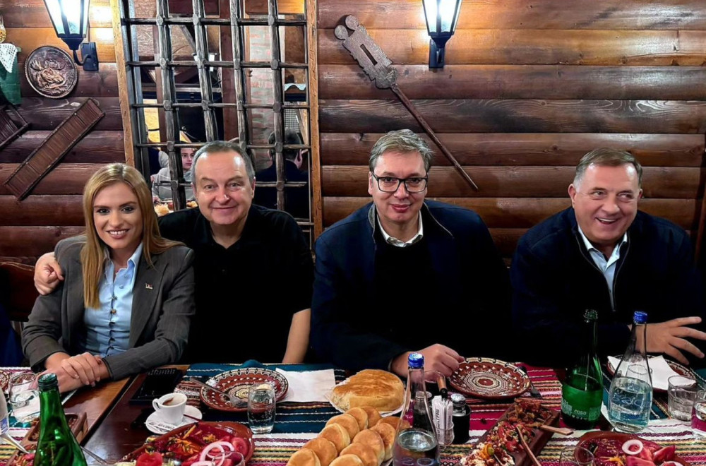 Vučić objavio fotografiju sa "visinskih priprema": Mi će savladamo ovu spržu i sve ostalo... FOTO