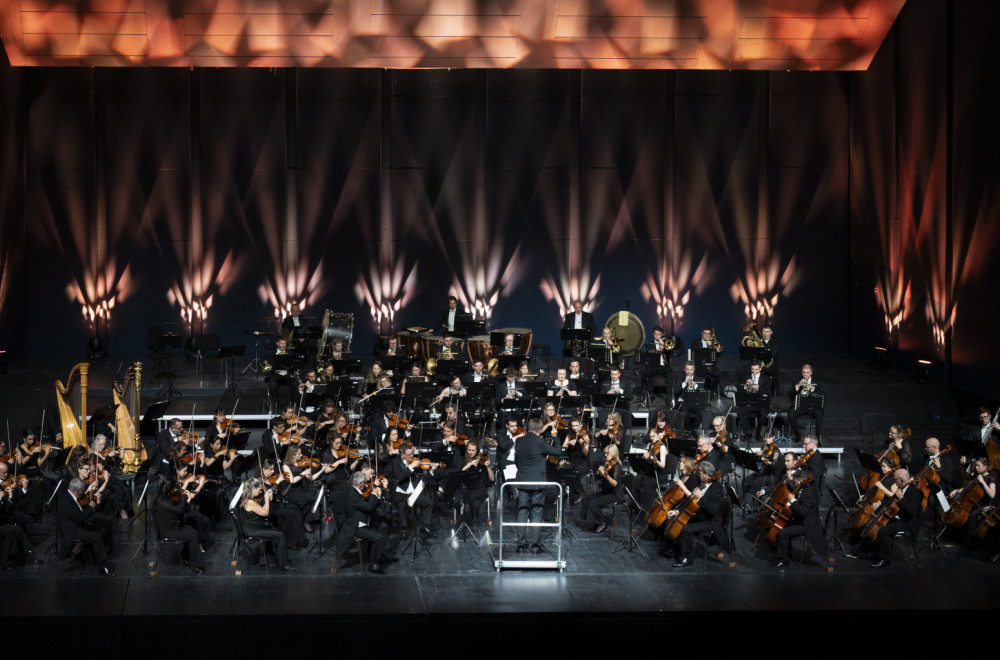 Kraljevska filharmonija priredila spektakl za pamćenje: Ovacije i aplauzi za Vasilija Petrenka i Yunchana Lima