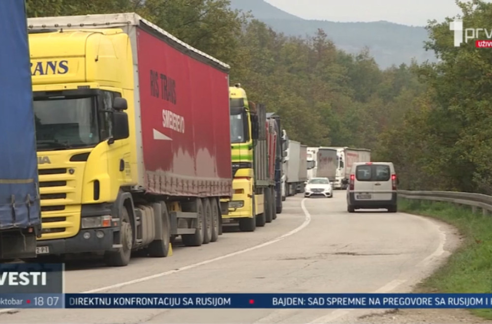 Kurti ne odustaje; Kolona kamiona na adminitrativnom prelazu: "Ovo je nehumano" VIDEO