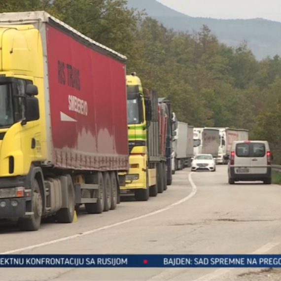 Kurti ne odustaje; Kolona kamiona na adminitrativnom prelazu: "Ovo je nehumano" VIDEO