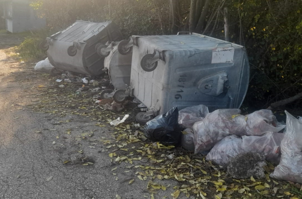 Uništeno čačansko groblje: Nepoznati počinioci napravili haos FOTO