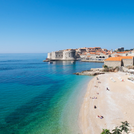 U Dubrovniku pravo miholjsko leto: Ljudi se uveliko kupaju i sunčaju FOTO/VIDEO