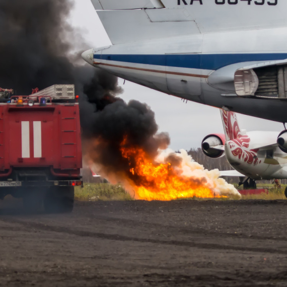 Gori vojni aerodrom: Hitna evakuacija FOTO/VIDEO