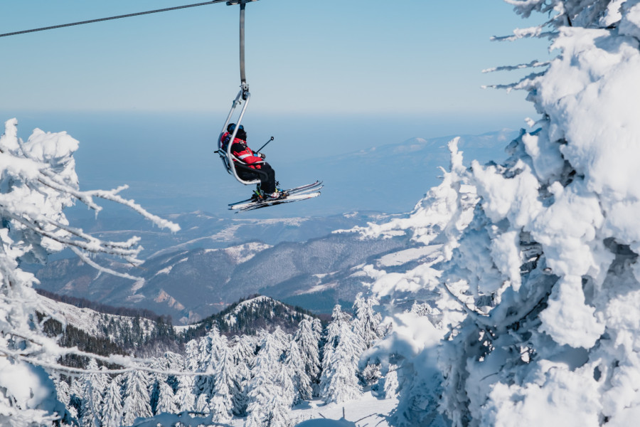 Kopaonik vrvi od turista: Više od 10.000 skijaša, a cene ski pasa ostale iste FOTO/VIDEO