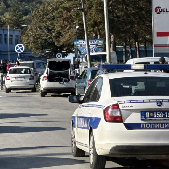 Eksplozija u Čačku: Povređene četiri osobe, jedna sa teškim opekotinama prebačena u bolnicu FOTO/VIDEO