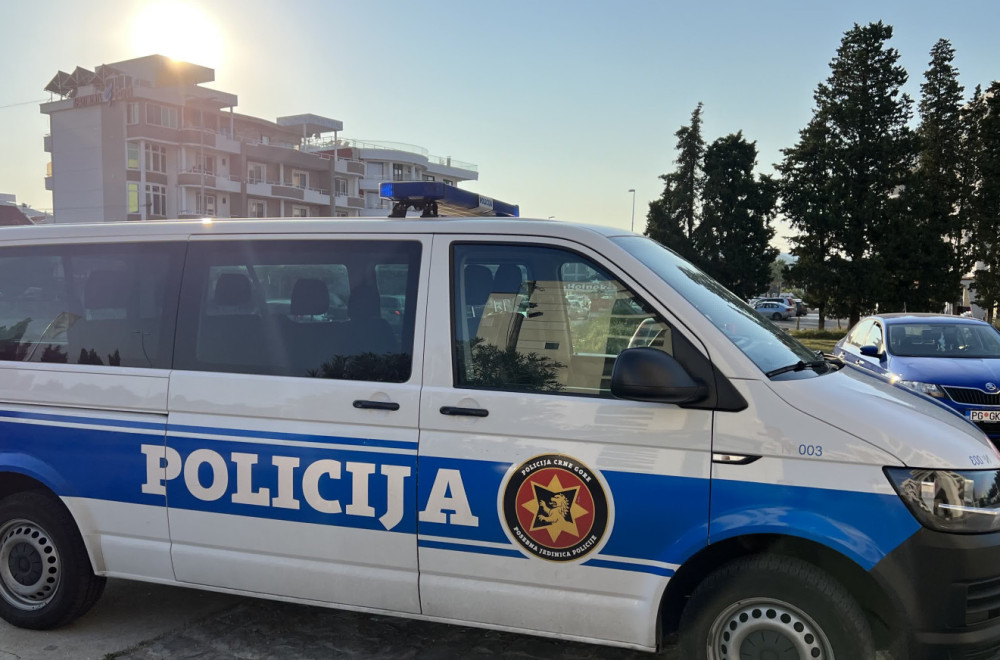 Na parkingu u Pljevljima dilovali drogu: Policija ih odmah privela