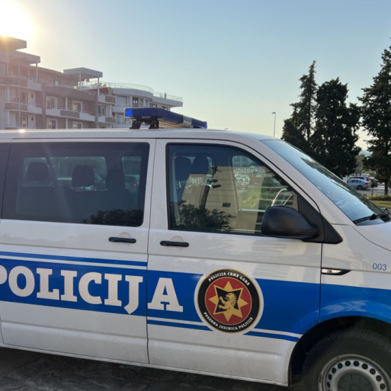 Na parkingu u Pljevljima dilovali drogu: Policija ih odmah privela