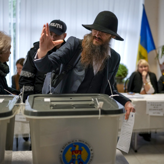 Dan "D" u Moldaviji: Sva biračka mesta otvorena u 07.00 časova