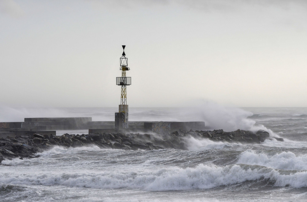 "It has arrived": A powerful storm rages in Europe VIDEO