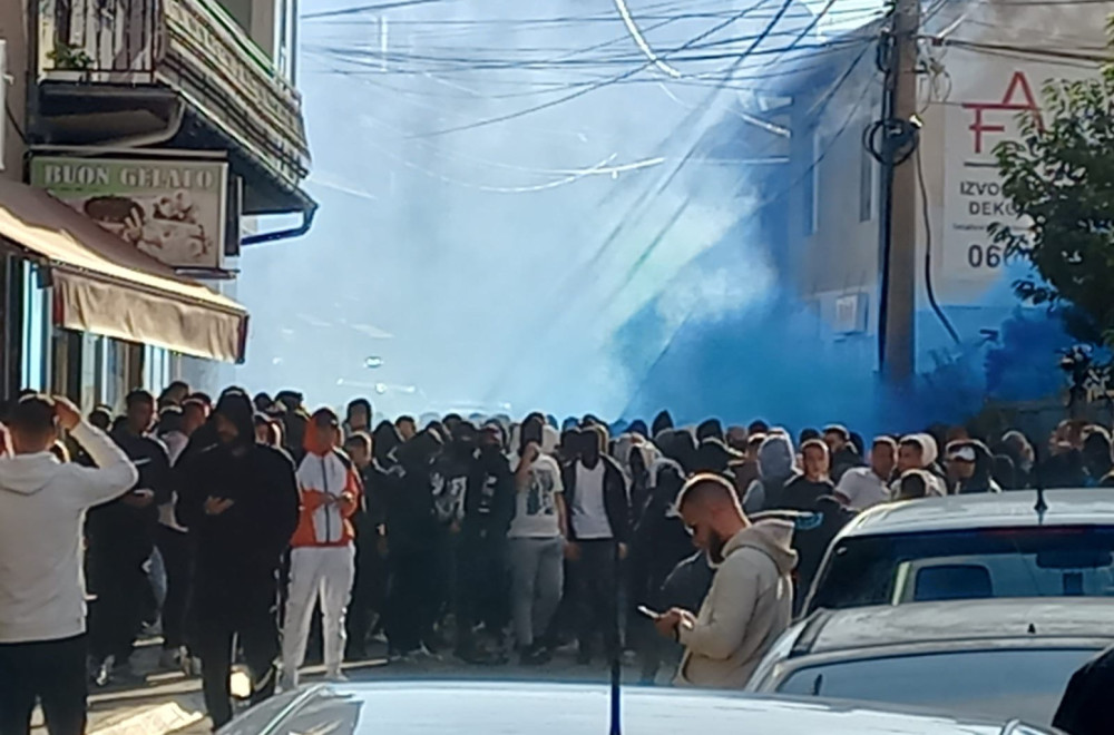 Ekolozi ili navijači?! Učesnici na protestima protiv litijuma sada prave haos na utakmicama FOTO