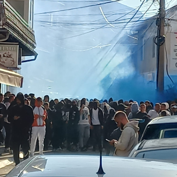 Ekolozi ili navijači?! Učesnici na protestima protiv litijuma sada prave haos na utakmicama FOTO