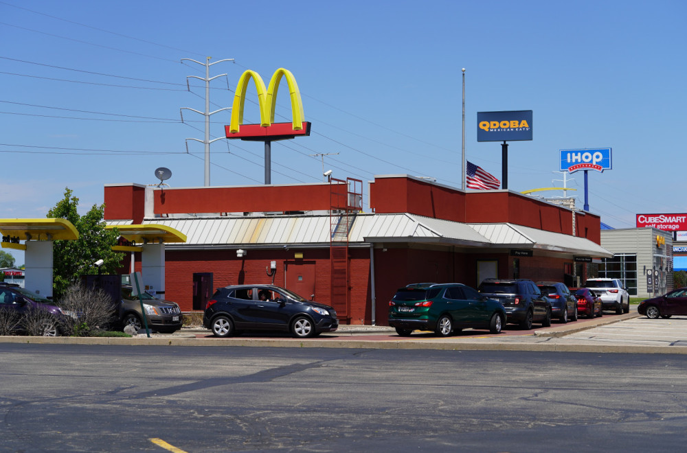 Mass poisoning in McDonald's: One person died, 10 hospitalized