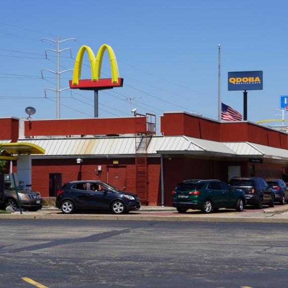 Mass poisoning in McDonald's: One person died, 10 hospitalized