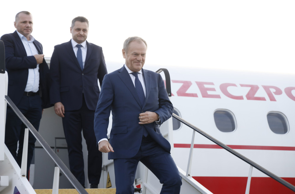 Tusk stigao u Srbiju; Na aerodromu ga dočekao Vučević FOTO