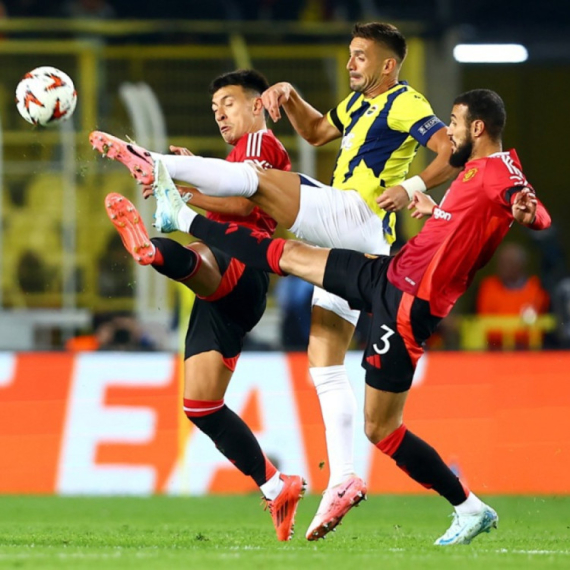 Istanbul proključao – Tadićev Fener se vratio, pa tražio penal!