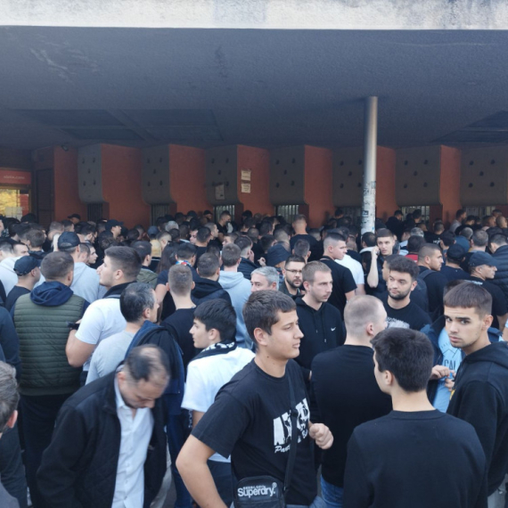 Gužva u Humskoj – svi hoće na Partizan! FOTO