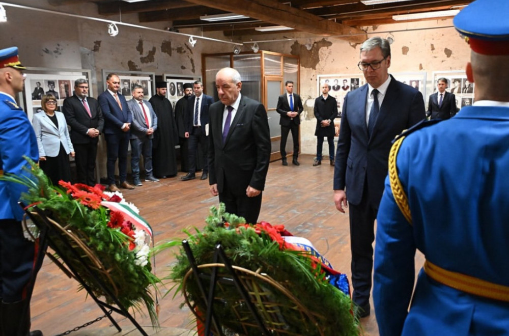 Vučić and Sulyok laid wreaths at the Reconciliation Monument and in the Raid Victims Museum in Čurug PHOTO